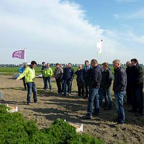 Ook werd toelichting gegeven op de mogelijkheden van kali-toepassingen. Bij deze demo lagen veldjes met Epso Microtop, Korn Kali en Patent Kali.