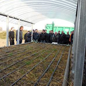 Verhoeven vangt de restvloeistof en waswater op en verspreid dit d.m.v. druppelslangen over de biomix. De Phytobac kan op deze manier ongeveer 100 m3 restvloeistof en waswater verwerken.