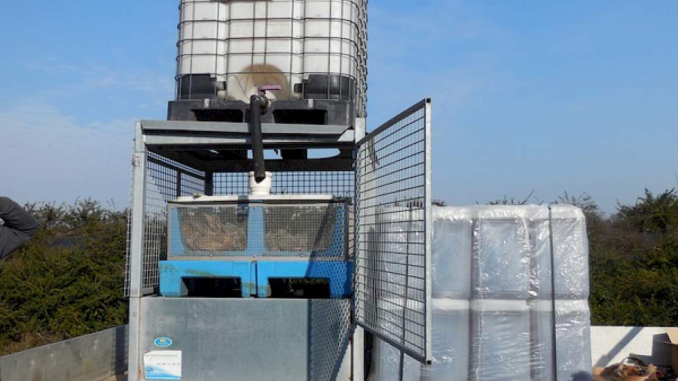 Van Beers Agro was aanwezig met zijn Osmobag. Peter van Beers doet zijn restvloeistof in zogenaamde osmosezakken, geplaatst in lekdichte bakken. Door zonnestraling verdampt het water uit de osmosezakken, terwijl residu van gewasbeschermingsmiddelen achter