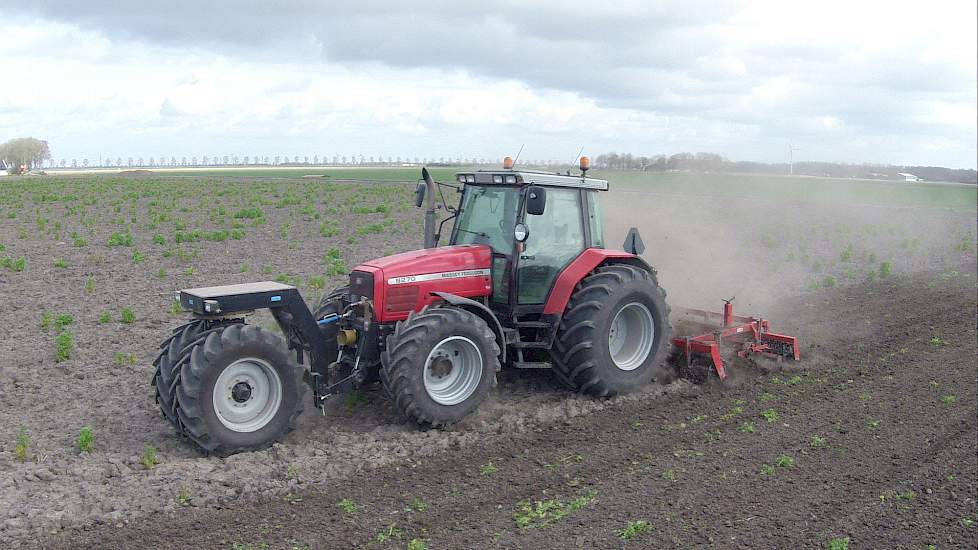 Seedbed preparation with MF, Steketee MaxiSprint and DCR nosewheel