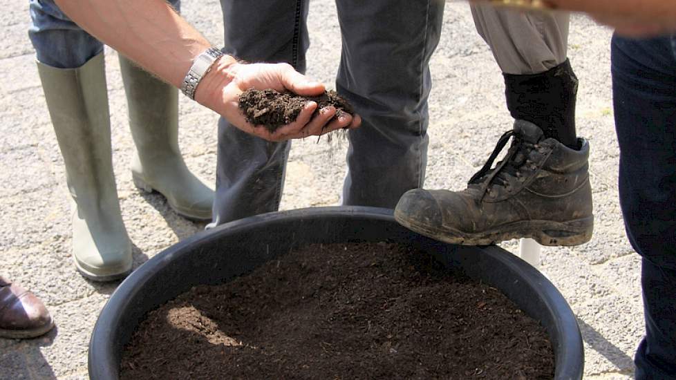 Het Vijfde Actieprogramma Nitraatrichtlijn zorgt voor hoofdschuddende akkerbouwers. „We worden gestraft voor goed gedrag. De bedrijven die goed waren voor de natuur zitten nu met een bodem die uitgeput raakt. De buffer is weg. We doen er weer twintig jaar