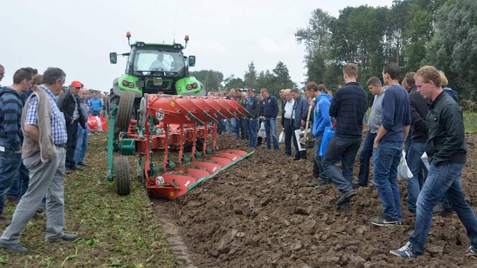 Ook demonstraties van grondbewerking zijn er dagelijks, met onder meer de Kverneland 6-schaar LO100 Variomat. Bij deze demonstraties worden drie disciplines van grondbewerking: voorbewerking, kerende en niet kerende bewerking en zaaicombinaties. Per type