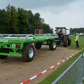 Op het Agroverkeerpaviljoen belichten CBR, Ploeg Vereniging Nederland, CUMELA, Fedecom en COM-keur alles rondom veiligheid en rijvaardigheid, met aandacht voor onder meer trekkerbehendigheid, T-rijbewijs, APK voor landbouwvoertuigen en kentekening.