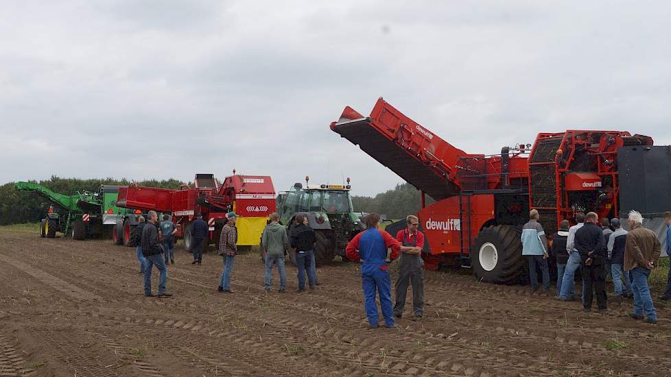 Perfecte AVEBE rooidemo met "boerenrooimachines" AVR ,Dewulf en een Grimme rooimachine Trekkerweb