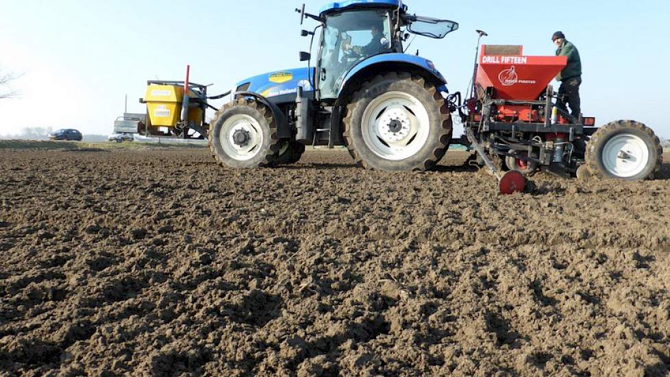 ‘Dit is het eerste perceel dat we planten dit voorjaar’, zegt de akkerbouwer uit Oosterland.