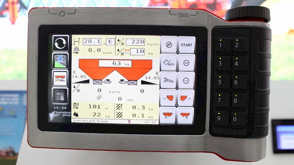 Kverneland ontwikkelde een nieuwe terminal: Isomatch Tellus Go. Hiermee kan hetzelfde gedaan worden als met de grotere variant die al langer op de markt is. Opvallend zijn de knoppen aan de rechterkant die dezelfde functie hebben als de touchscreen-knoppe