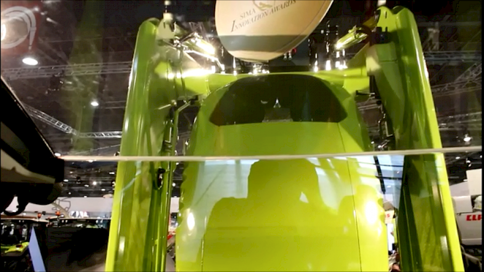 Claas won ook tot zijn eigen verrassing de Gouden medaille van de Sima met het panoramische dak. Het voorkomt een scheve werkhouding van de chauffeur.