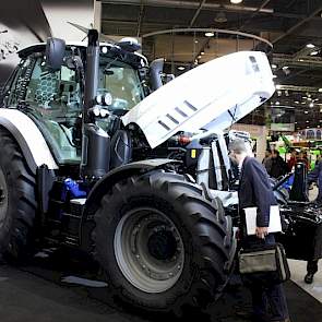 Ook de andere grote trekkermerken waren aanwezig op de Sima. Een iets kleinere stand was er voor de witte varianten van Lamborghini.