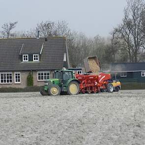 Het eerste pootgoed is op 14 april de grond in gegaan.