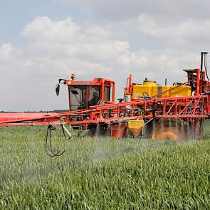 Verhoeven voert ook schimmelbestrijding in tarwe uit.