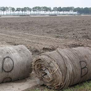 De netten worden ook gemerkt. De netten worden later gewassen en gerecycled door een gespecialiseerd bedrijf.