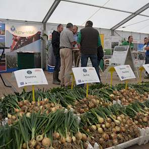 ... en in de tent worden de rassen op de Rassenlijst van het UIKC gepresenteerd.