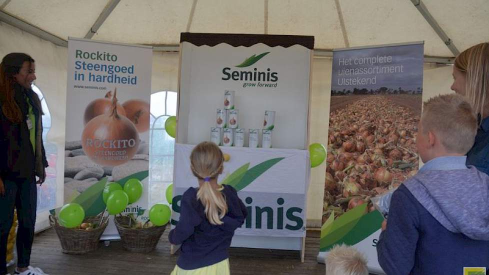 Voor de kinderen is er blik gooien in de stand van Seminis.