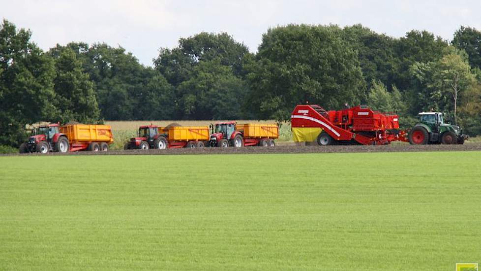 Met meerdere trekkers is de logistiek goed te doen.