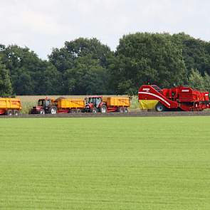 Met meerdere trekkers is de logistiek goed te doen.