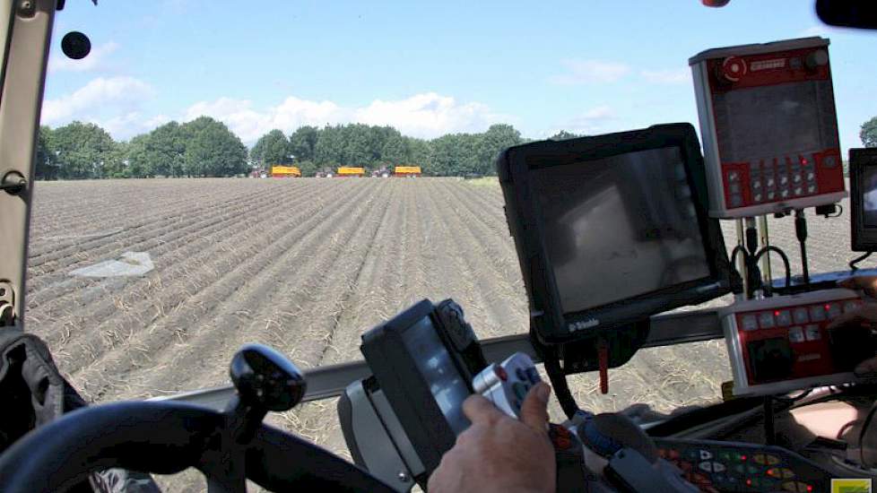 Alles onder controle in de cabine.