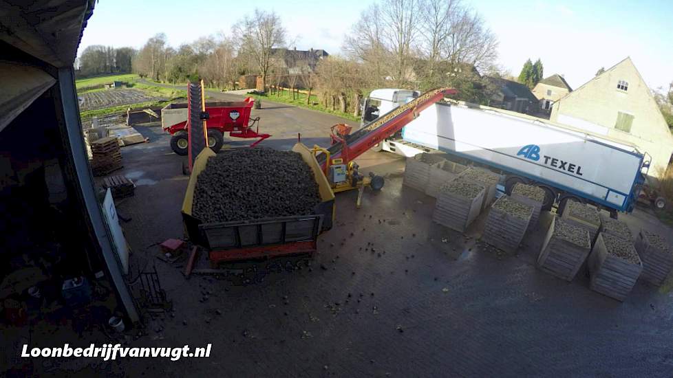 Farm frites aan het aardappels laden 2016 time-laps Gopro4