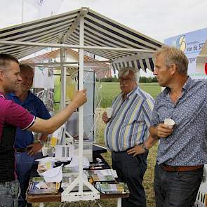 Op de bedrijvenmarkt presenteerden zich veel toeleveranciers van organische meststoffen en bodemverbeteraars.