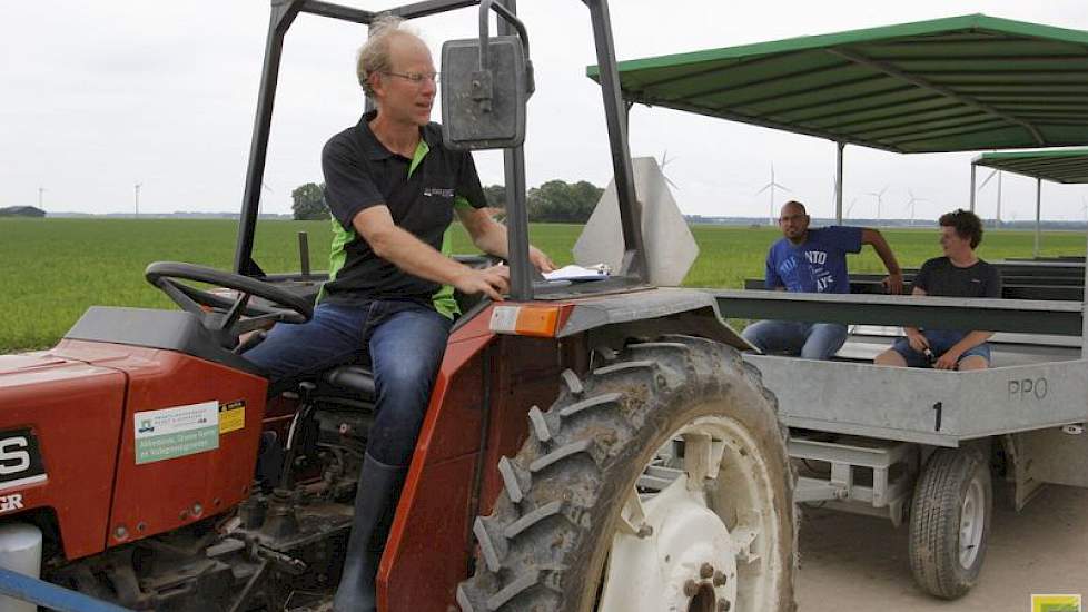 Rondleidingen brachten bezoekers ook naar de proefpercelen van BASIS. Dit onderzoek kijkt naar minimale grondbewerking vergeleken met ploegen over een lange periode van 10 jaar.