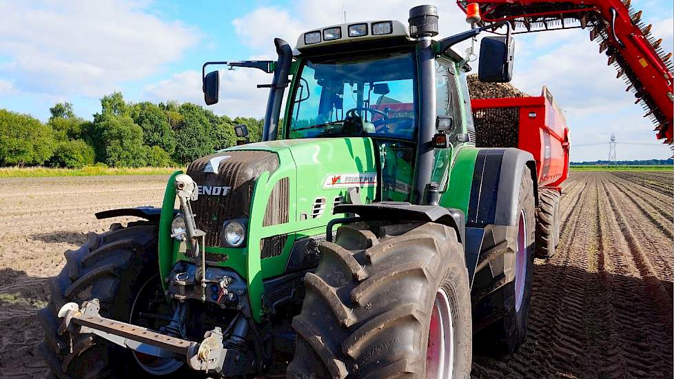 Fabrieksaardappelen rooien met: GRIMME GT170. Akkerb.Groen-wold.