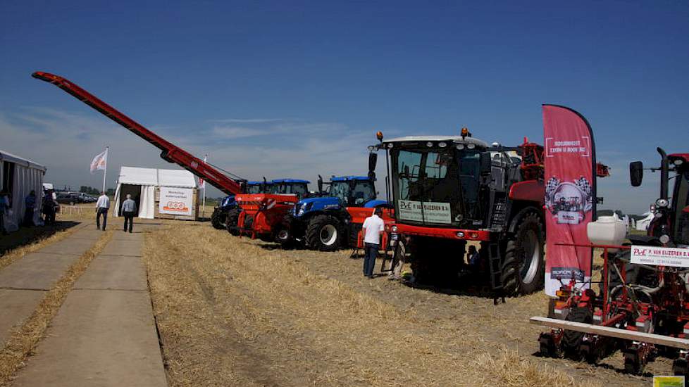 Mechanisatiebedrijven toonden inschuurlijnen, planttechniek, rooitechniek, spuittechniek en bewaartechniek.