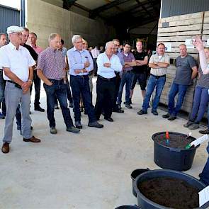 Lourens Touwen van Attero bespreekt de kwaliteit van compost en de verschillen tussen natuurcompost, gft-compost en waar de telers op moeten letten bij hun keuzes.