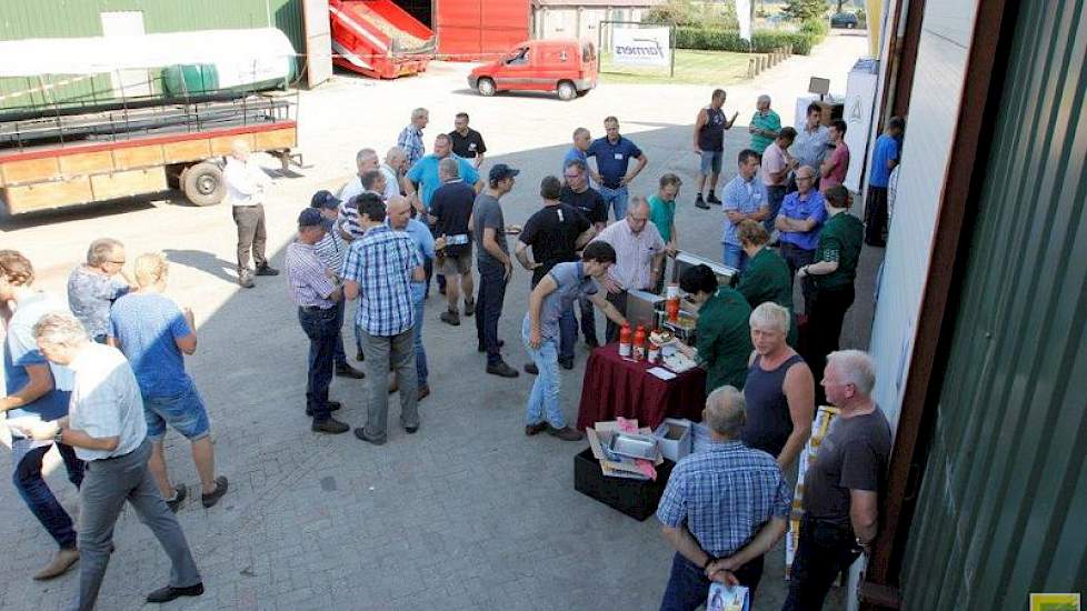 Veehouders en akkerbouwers kwamen naar Kloosterhaar in Overijssel voor de dag over ruwvoer en akkerbouw. Een deel van het programma overlapte en een deel richtte zich op ruwvoer voor de veehouder en aardappelen voor de akkerbouwer.