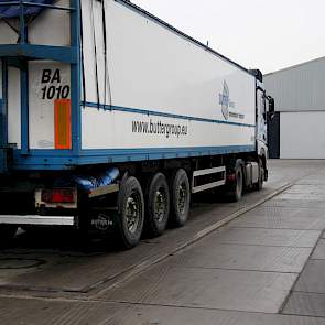 De weegbrug van De Kubbe weegt tot 70 ton. Hij wordt gebruikt voor agrarische vrachten, maar ook voor hele andere zaken, waaronder hout en caravans.