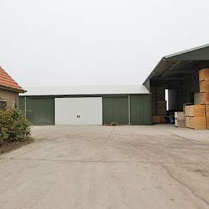 De sorteermachine staat in de oude Domeinschuur uit ongeveer 1946. Deze boerderij is gebouwd in de wederopbouwperiode, nadat de Wieringermeer aan het einde van de Tweede Wereldoorlog onder water was gezet. Deze schuur is in de loop der tijd wel aangepast: