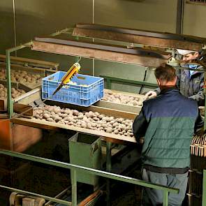 De sorteermachine van Schouten stamt uit 1981. „Hij is regelmatig gereviseerd, maar het is wel een goede machine.” Er is geen leeskamer, maar Groeneveld geeft aan dat daar wel aan wordt gewerkt. „Een kamer voorzien van een afzuiginstallatie, zodat we mind