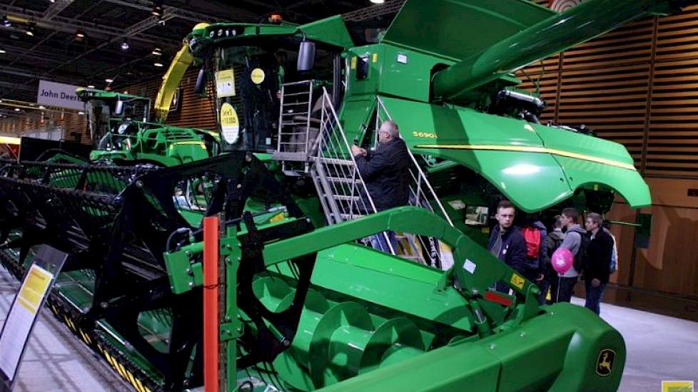 John Deere toont ook een combine die al eerder is getoond: de S690i.