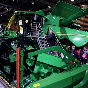 John Deere toont ook een combine die al eerder is getoond: de S690i.