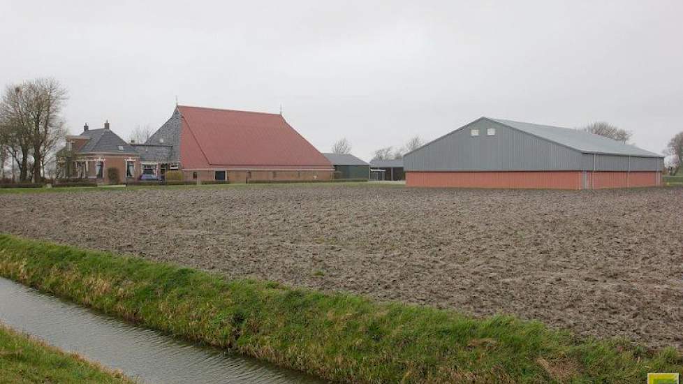 Jan van der Weg is de vierde generatie op de boerderij bij Hegebeintum.