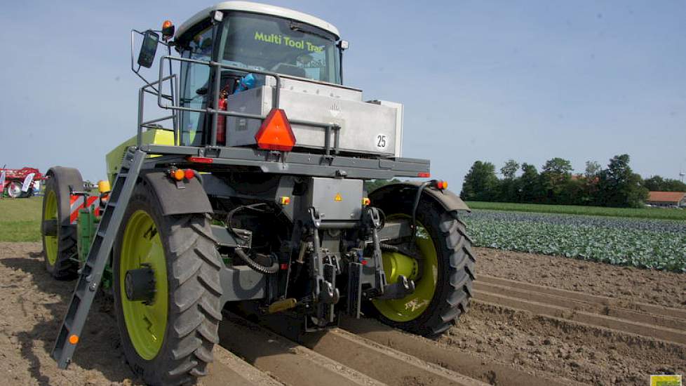 Binnen Smaragd gaat het om werken van rijpaden, onbereden bodem, mengteelten en techniek voor de gangbare en de biologische boer.