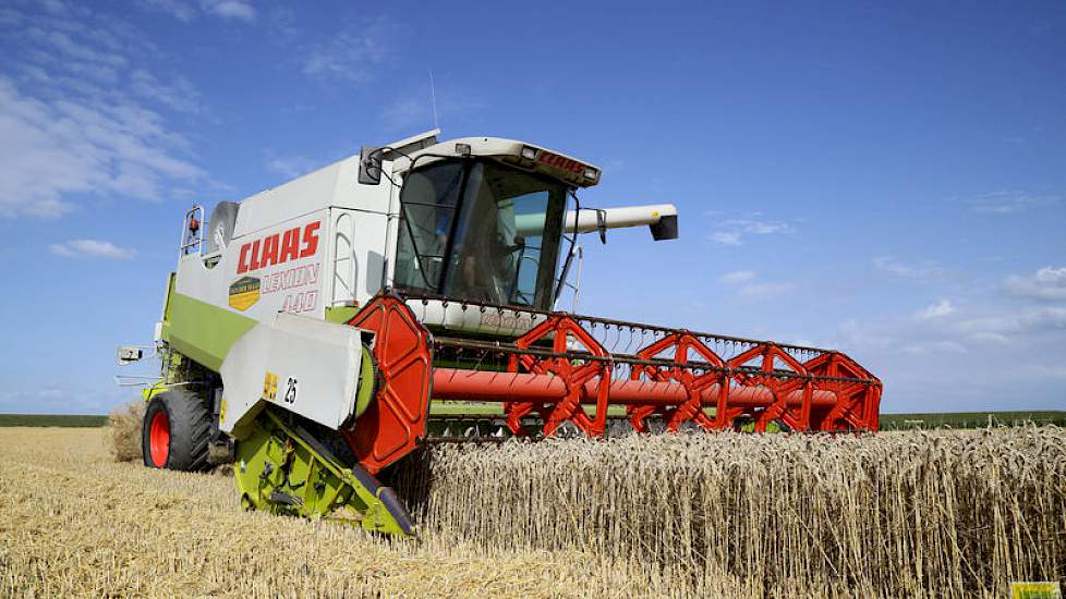 Boone hoopt vandaag weer door te kunnen met dorsen. Het loonbedrijf Van der Maas heeft nog enkele dagen werk in de regio om van alle klanten de tarwe eraf te hebben.