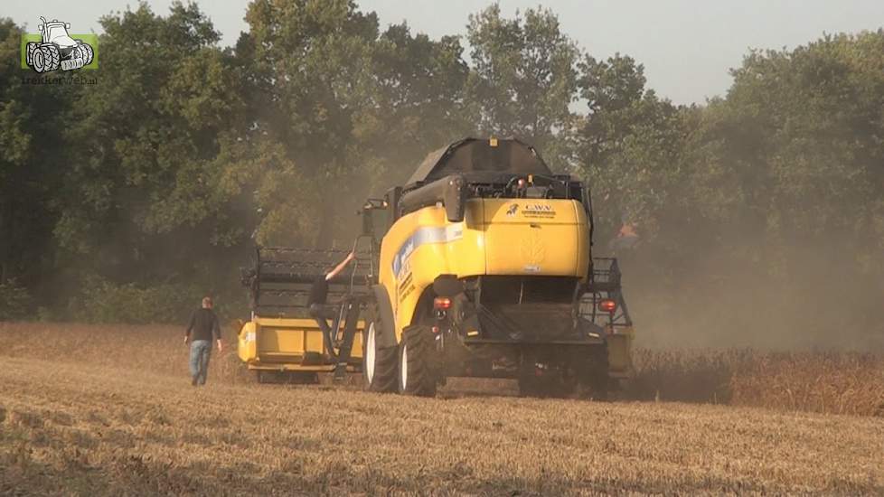 Soja boon oogst met New Holland CX8080 bij Stadsboerderij 't Nije Hoff Trekkerweb