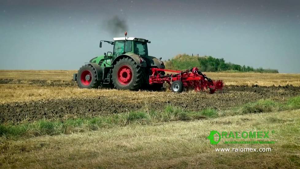 KPM ploegen en grond mechanisch verfijnen in een werkgang