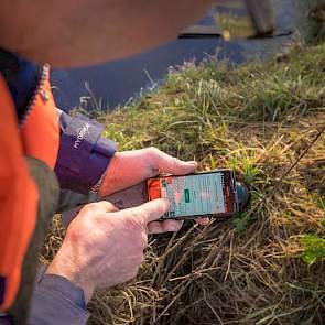 Een geconstateerd obstakel in een watergang, wordt direct online gemeld via het Metenmeldappsysteem van het waterschap.