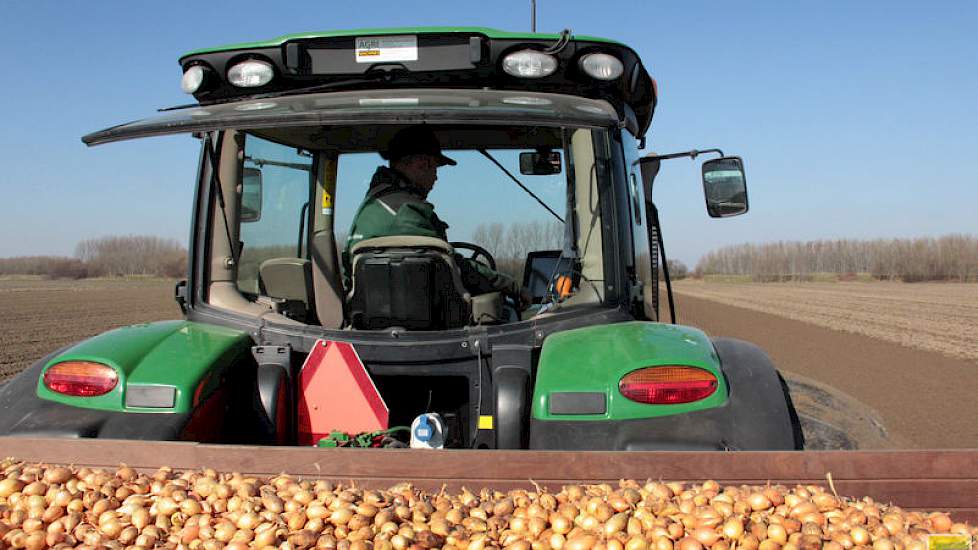 De plantmachine van 3 meter beslaat per helft van 1,5 meter 5 rijtjes.