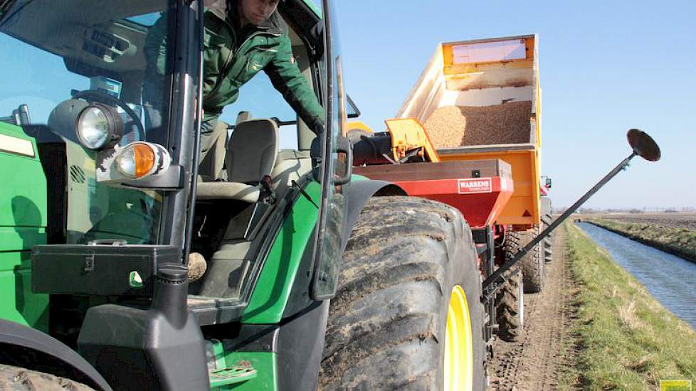 De bak is nagenoeg leeg, een nieuwe lading plantuien is gewenst.