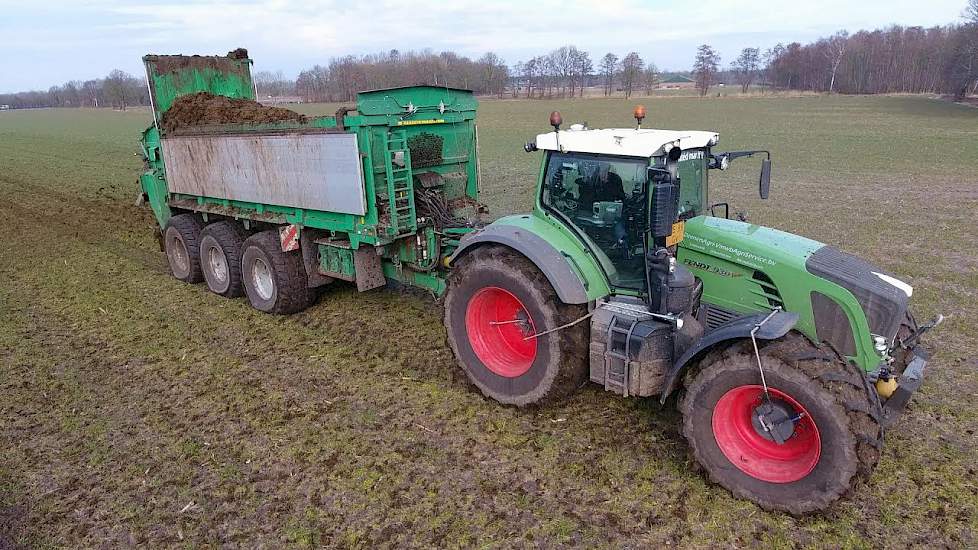 FENDT 930 with TEBBE Tridem spreader | Spreading manure/Mist streuen