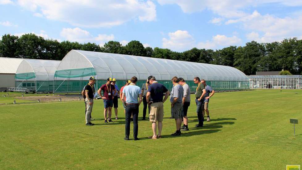 In Wolfheze was er uiteraard veel interesse voor de toelichting over de verschillende uitgezaaide grasstroken.