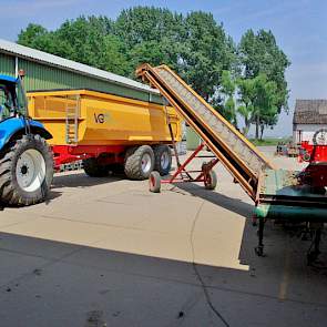 Boer teelt al heel lang een groot deel van zijn aardappelen vrij, maar het lijkt er op dat het de laatste jaren steeds lastiger wordt om gemiddeld goede prijzen te realiseren. „Het aantal slechtere jaren neemt toe.”