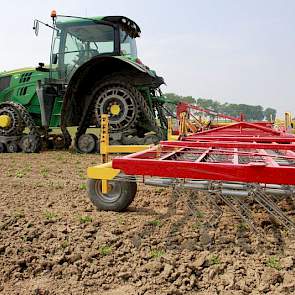 De 12 meter lange wiedeg van het merk Treffler is van Duitse makelij.