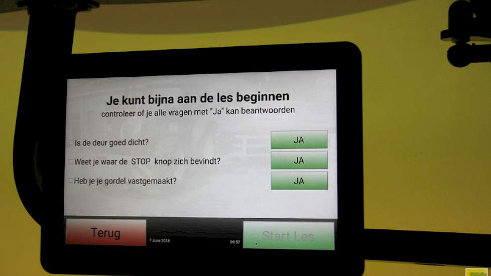 De trekkersimulator kan ook op beurzen staan, en het is goed mogelijk dat ook dealers er hun klanten, akkerbouwers of wie dan ook, in wegwijs kunnen maken.