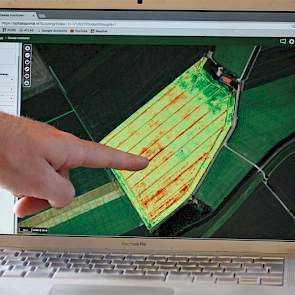 Een voorbeeld van een in kaart gebracht gewas. De rode strepen duiden op achterstanden in het perceel.
