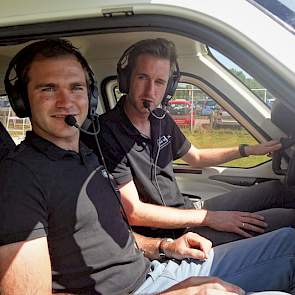 Tom Bosscher (links) van  Bosscher Precision Farming en Albert Brouwer van Kavel 10 Landmeters klaar voor hun klus op hoogte.