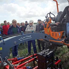 Volgens de Nederlandse importeur van dit Franse product kan de machine in elk gewas, zaai en plant, wel uit de voeten.