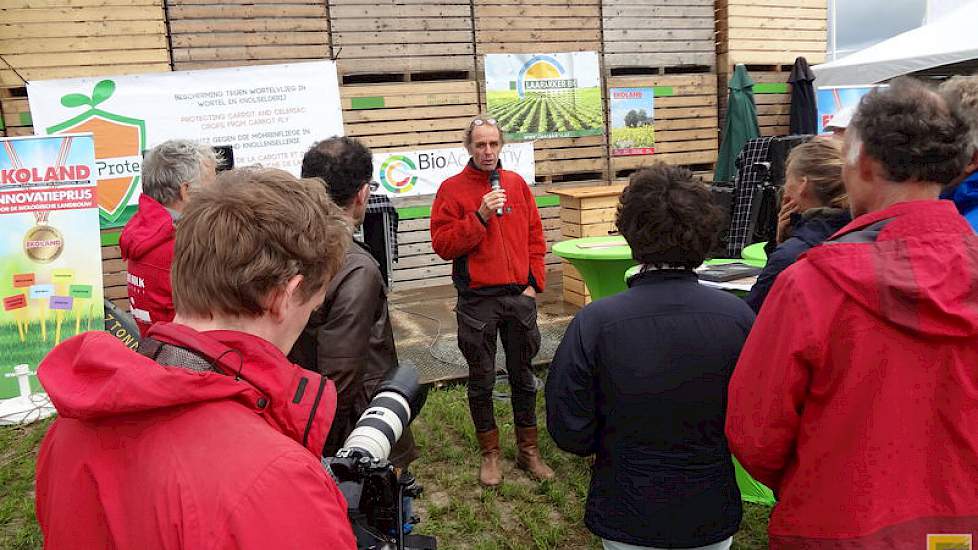 Een van de veldworkshops op het centrale plein.