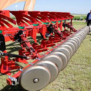 Ook waren er werktuigen te bekijken. Broere Beregening demonstreerde druppelirrigatie-apparatuur werkzaam op solar energy,  Kamps de Wild toonde haar Amazone spuit op het erf. Ook CHD Eefting Landbouwspuitmachines BV was met een machine aanwezig. Bij Koec